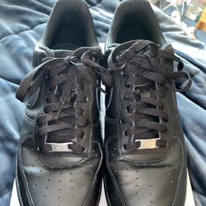 Size 10 Men’s Black Air Force 1 ‘07